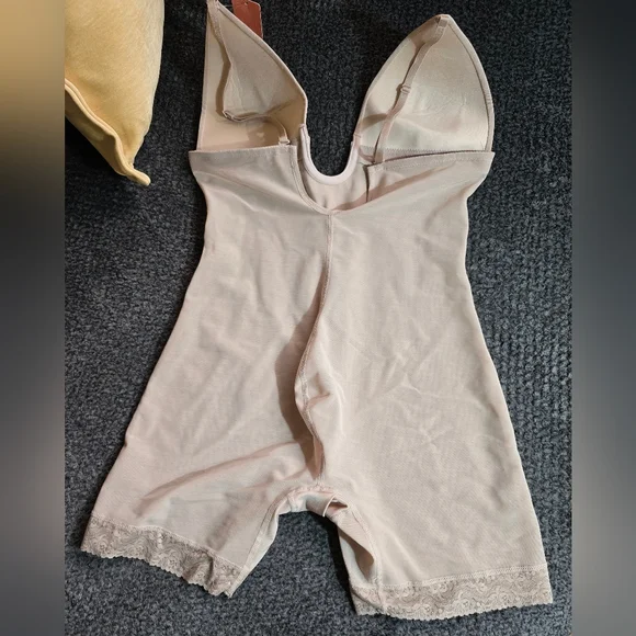 FeelinGirl Shapewear for Women With Tummy Control Built In Bra With U Plunge NWT - Picture 2 of 12